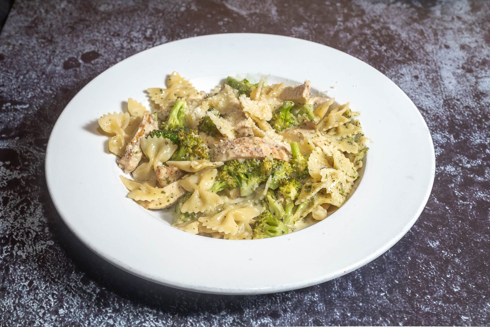 Farfalle with chicken and broccoli in cream sauce